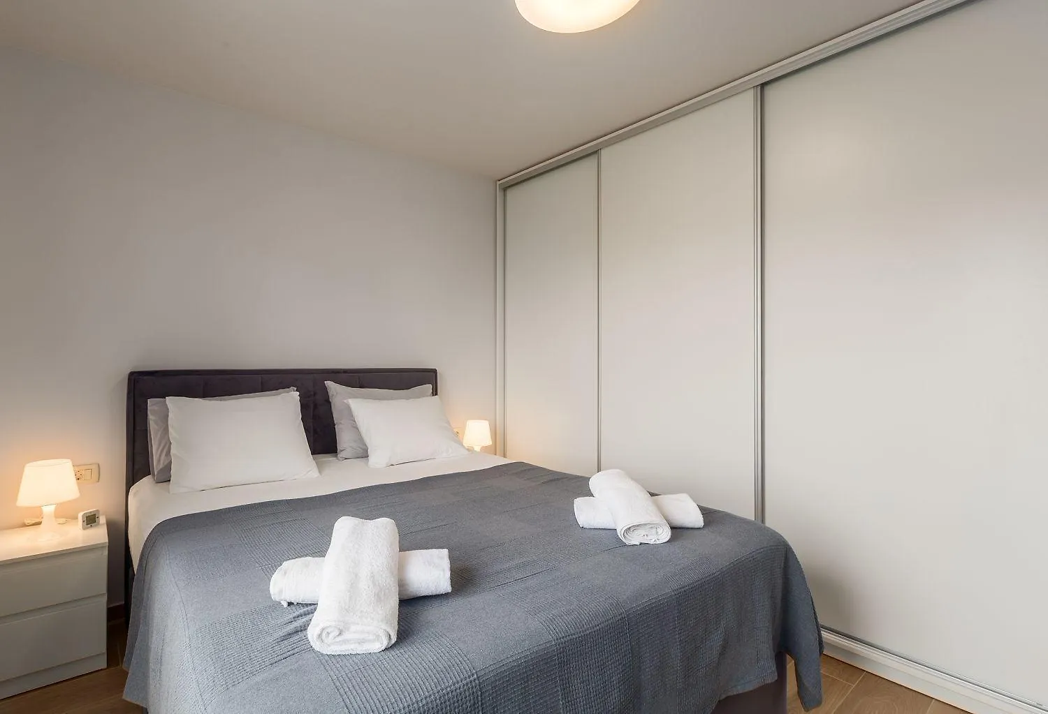 Exquisites Apartment Mit Eigener Galerie, Babybett, Waschmaschine Und Nur 700 Meter Zum Strand Porec Croatia