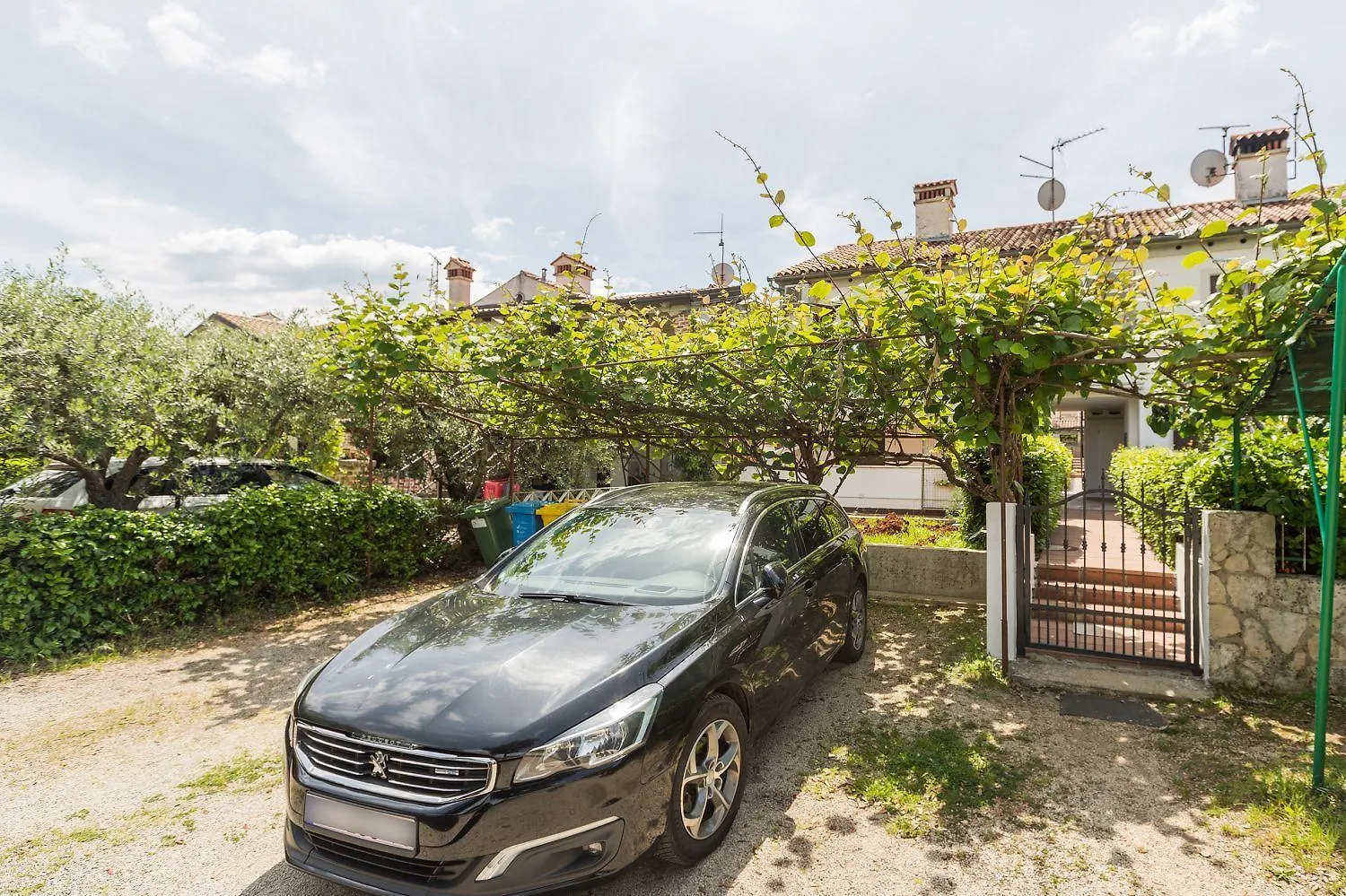 Exquisites Apartment Mit Eigener Galerie, Babybett, Waschmaschine Und Nur 700 Meter Zum Strand Porec Croatia