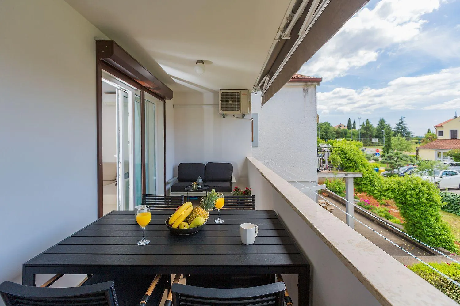Exquisites Apartment Mit Eigener Galerie, Babybett, Waschmaschine Und Nur 700 Meter Zum Strand Porec 0*,
