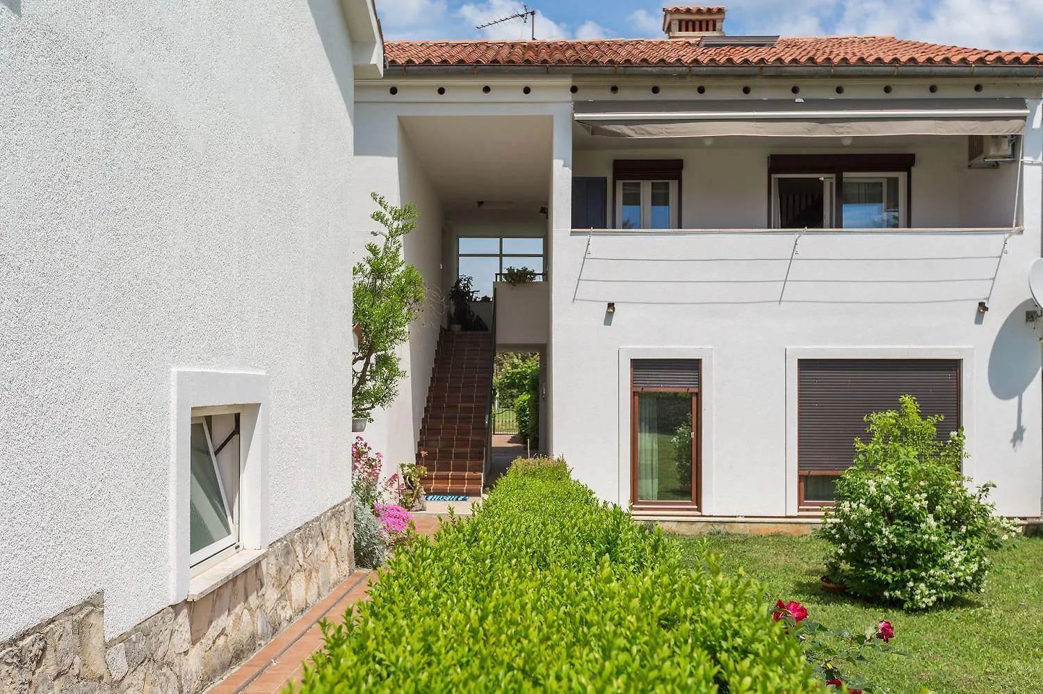Exquisites Apartment Mit Eigener Galerie, Babybett, Waschmaschine Und Nur 700 Meter Zum Strand Porec