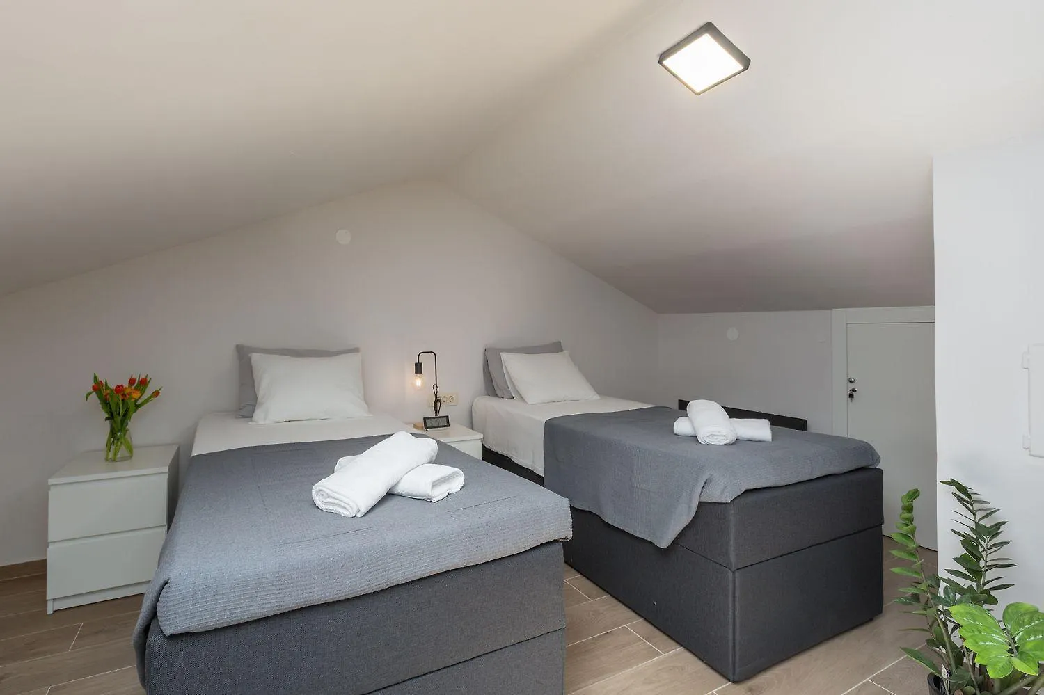 Exquisites Apartment Mit Eigener Galerie, Babybett, Waschmaschine Und Nur 700 Meter Zum Strand Porec