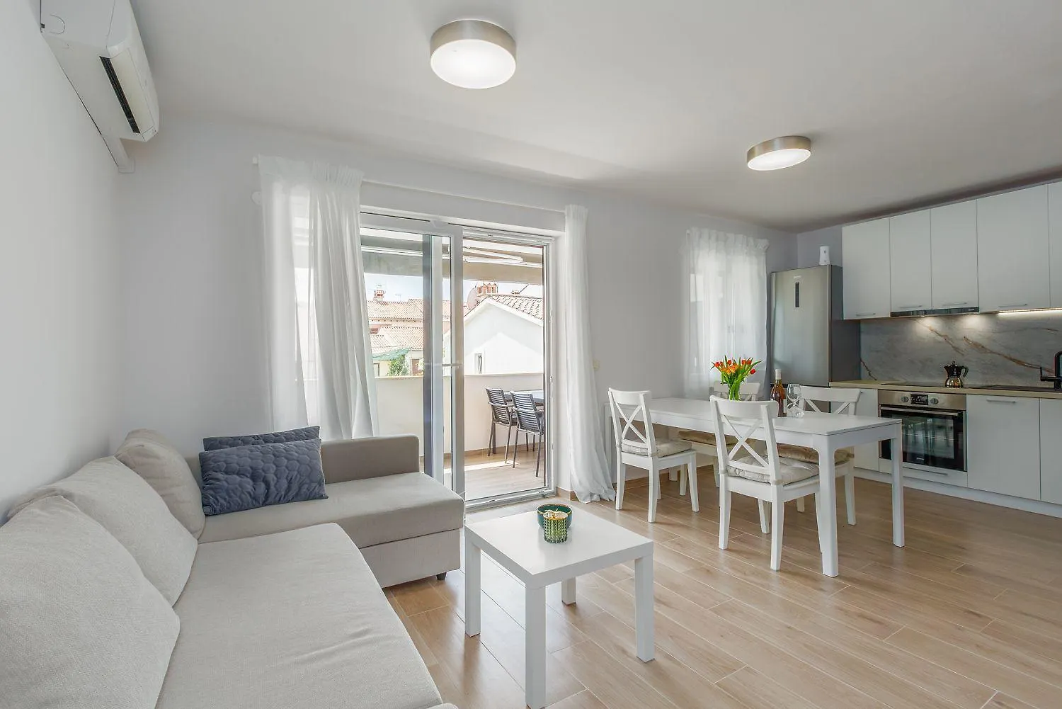 Exquisites Apartment Mit Eigener Galerie, Babybett, Waschmaschine Und Nur 700 Meter Zum Strand Porec 0*,  Croatia