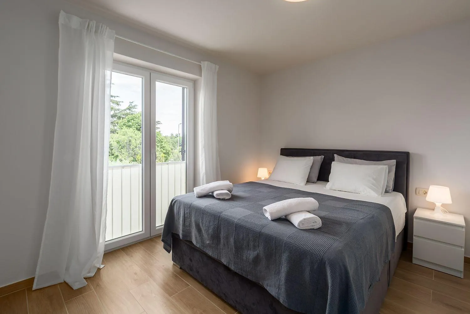 Exquisites Apartment Mit Eigener Galerie, Babybett, Waschmaschine Und Nur 700 Meter Zum Strand Porec