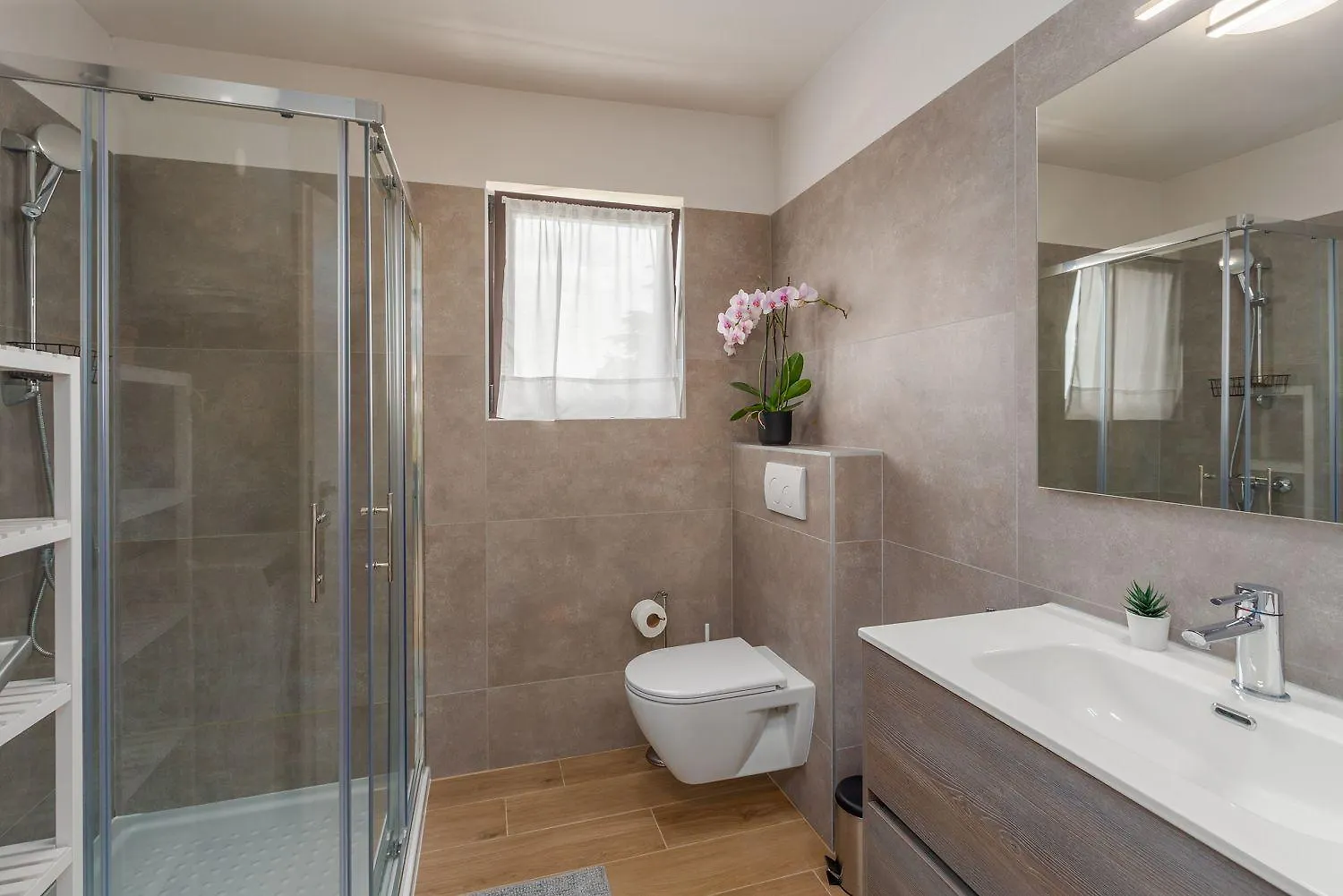 Exquisites Apartment Mit Eigener Galerie, Babybett, Waschmaschine Und Nur 700 Meter Zum Strand Porec