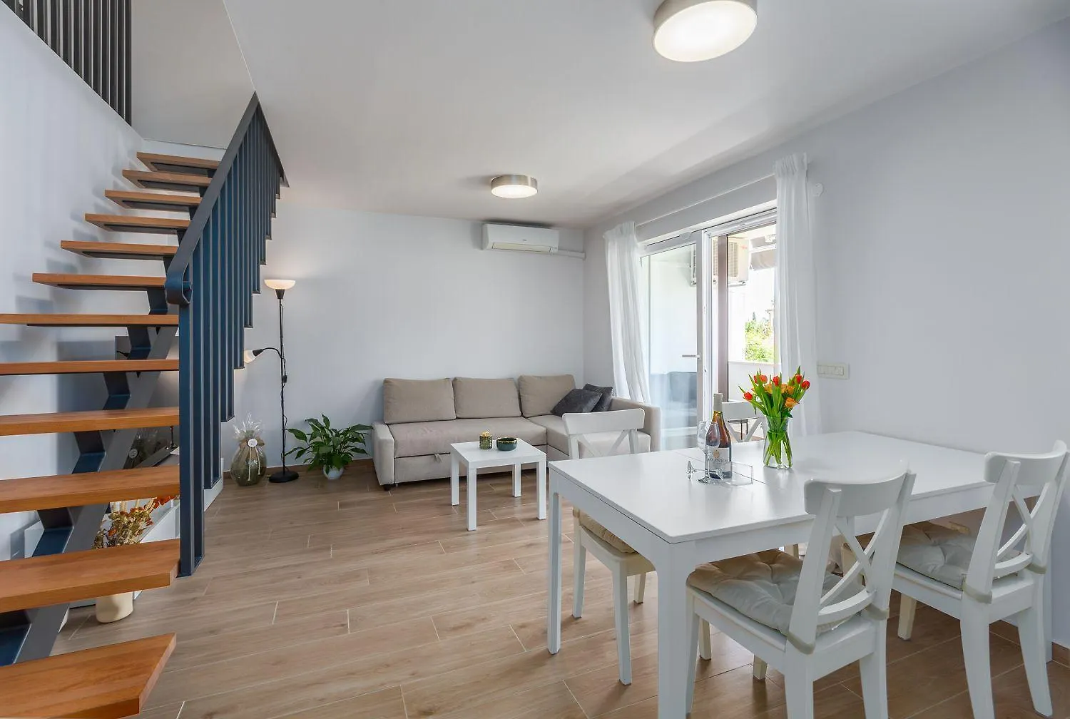 Exquisites Apartment Mit Eigener Galerie, Babybett, Waschmaschine Und Nur 700 Meter Zum Strand Porec