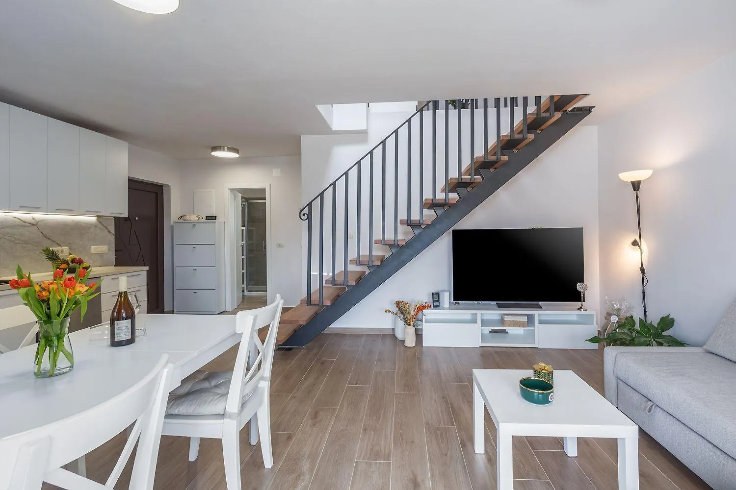 Exquisites Apartment Mit Eigener Galerie, Babybett, Waschmaschine Und Nur 700 Meter Zum Strand Porec